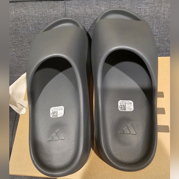 NEW Adidas Yeezy Slide ID2350 Slate Grey size 14 new with boxPurchased from Adi - Picture 4 of 9